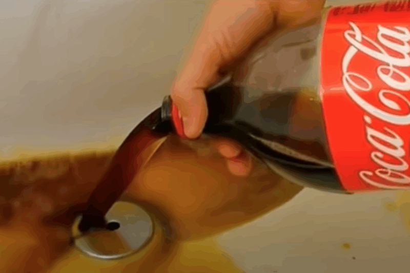 A Plumber’s Secret: Pouring Coca-Cola Down the Drain to Clear Clogs Fast