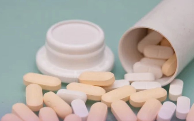 Pharmacist Advises Caution for Those Considering Vitamin A Supplements